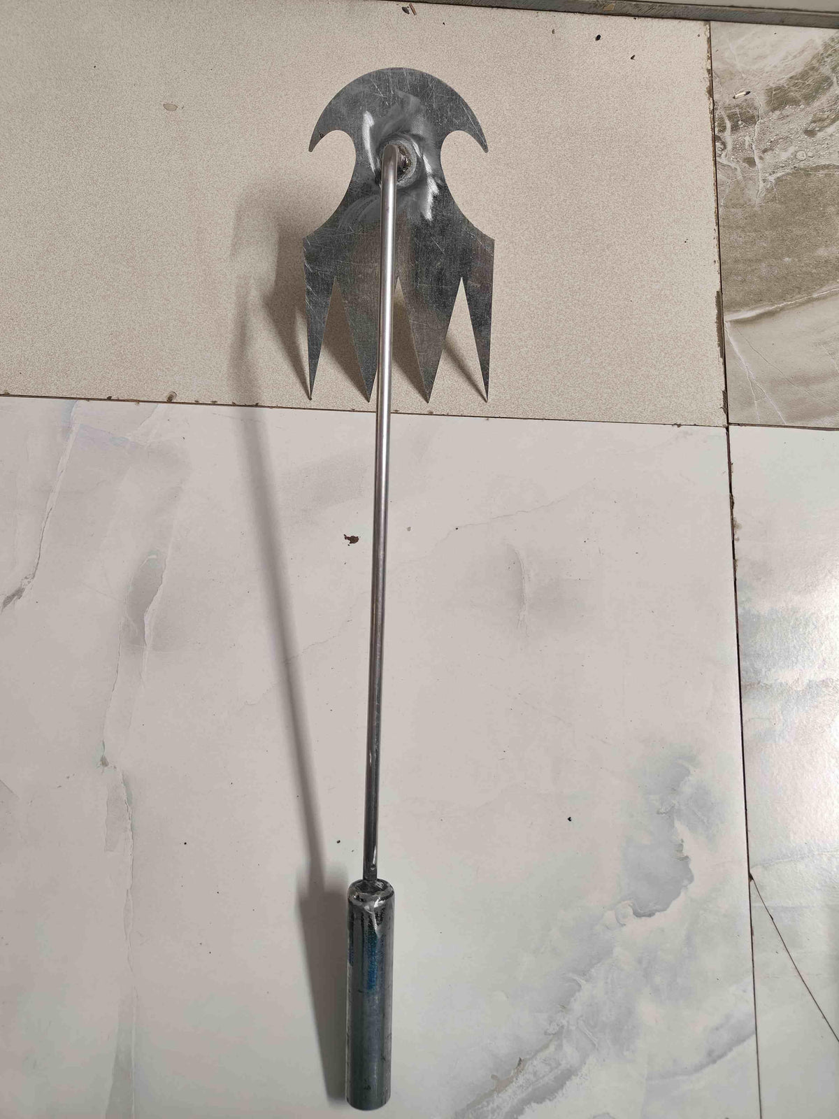 Garden Weeding and Soil Turning ToolGarden Weeding and Soil Turning Tool