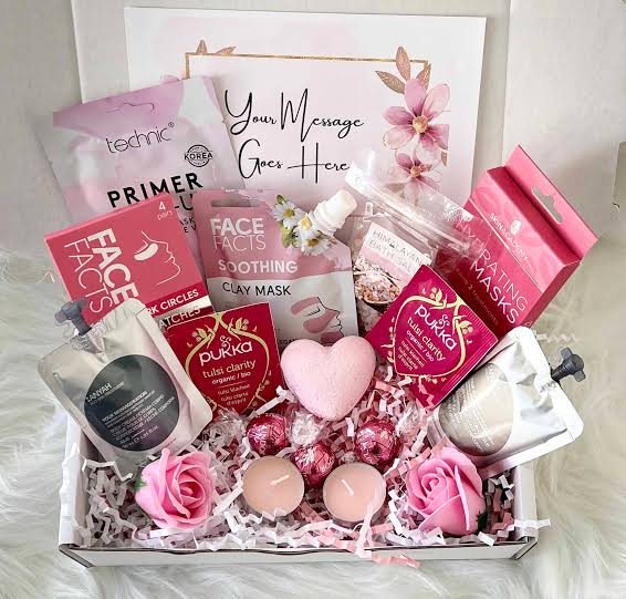The Luxe Princess Customized Celebration Hamper— ₹1499